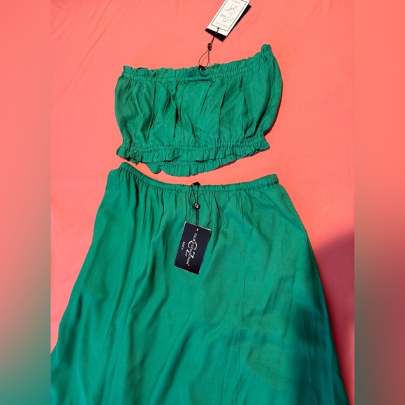 Green Skirt Set with Embroidered Detail - Picture 4 of 14